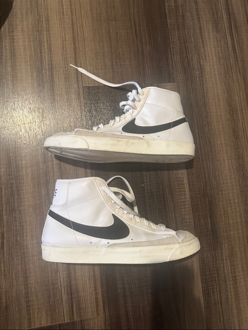 Nike Men’s White and Black Blazer Mid 77